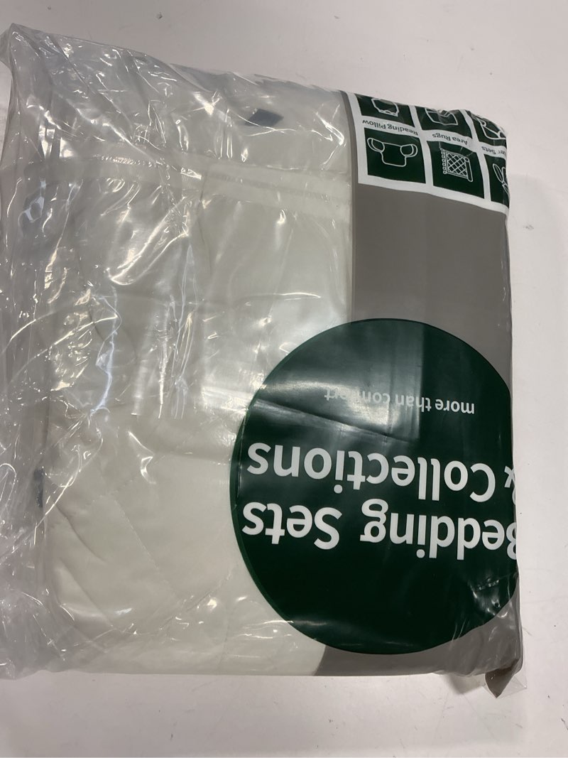 Condition photo showing New/Like New for Mattress Protector Twin Size,Premium 100% Noiseless and Breathable Mattress Pad,5''-13.7'' Deep Pocket Bed Cover for Home, Hotel & Bedroom(Blue, Twin39 x75) Blue Twin