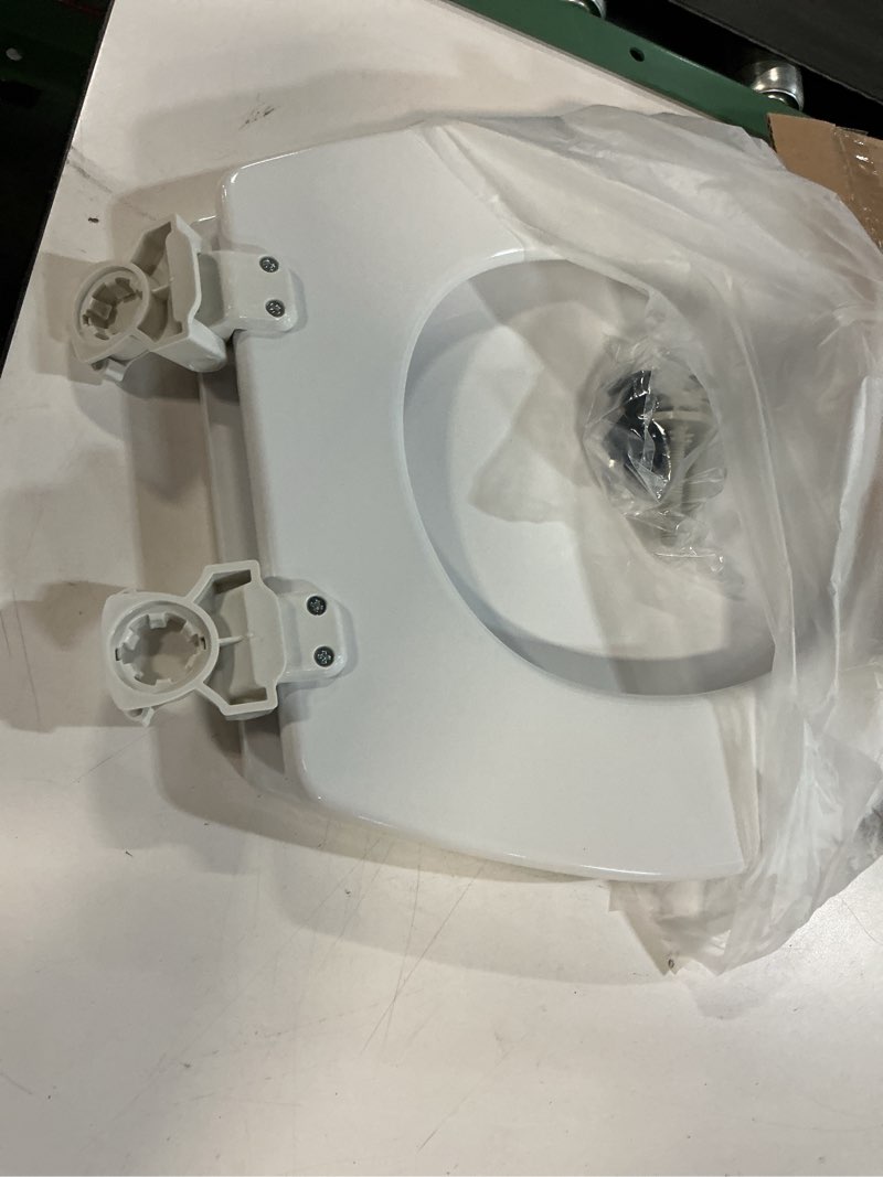 Condition photo showing Good Condition for Bemis Round Enameled Wood Toilet Seat in Cotton White with Easy•Clean Hinge