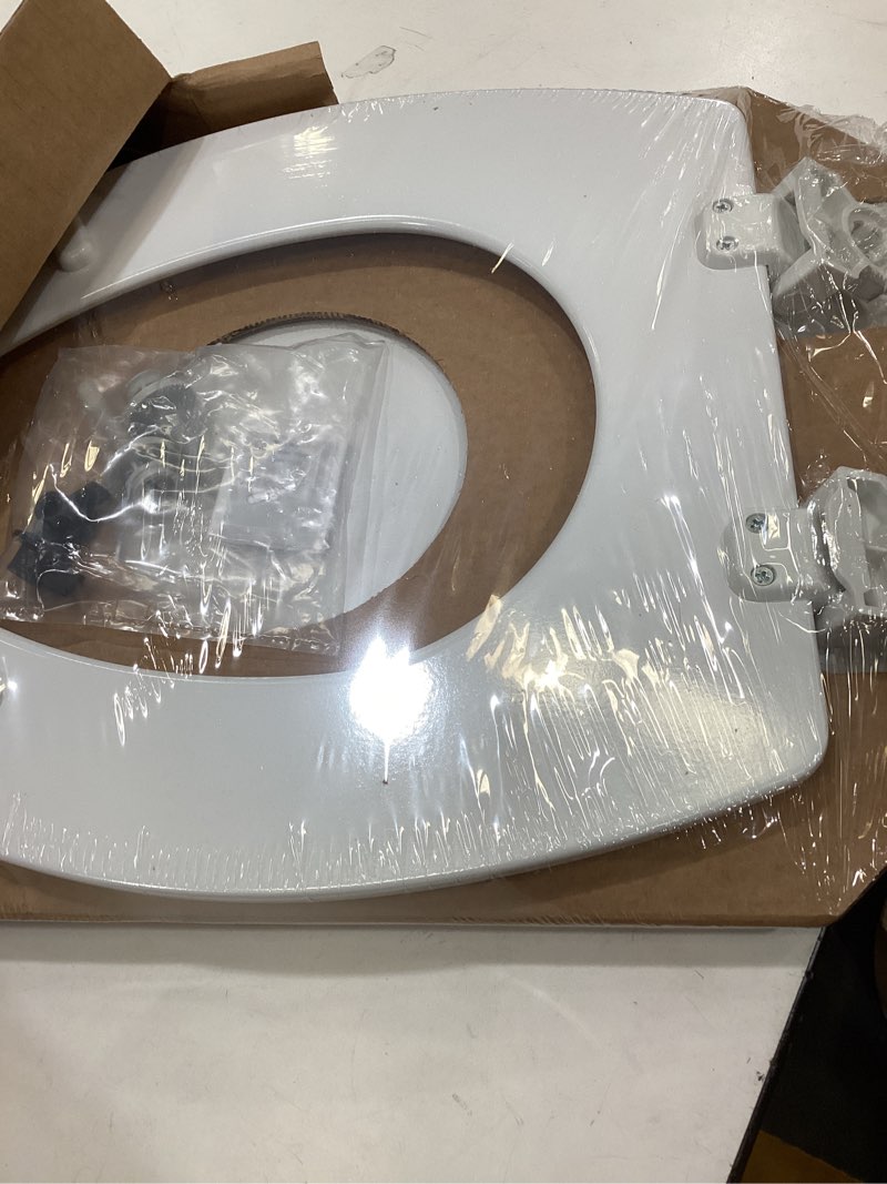 Condition photo showing Good Condition for bemis 1500ec 390 lift-off wood elongated toilet seat, cotton white (pack of 1)
