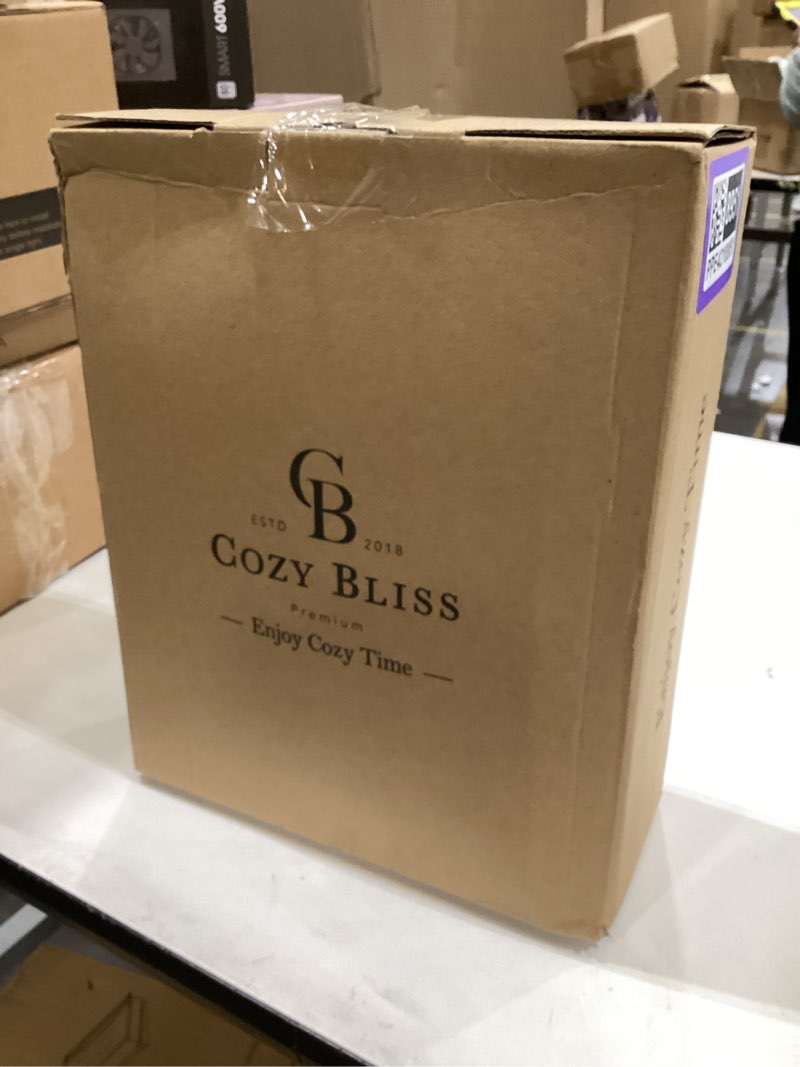 Condition photo showing Good Condition for white bedding cozy bliss