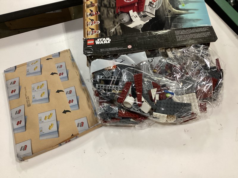 Condition photo showing New/Like New for LEGO Star Wars: The Clone Wars Coruscant Guard Gunship 75354 Buildable Star Wars Toy for 9 Year Olds, Gift Idea for Fans Including Chancellor Palpatine, Padme and 3 Clone Trooper Minifigures