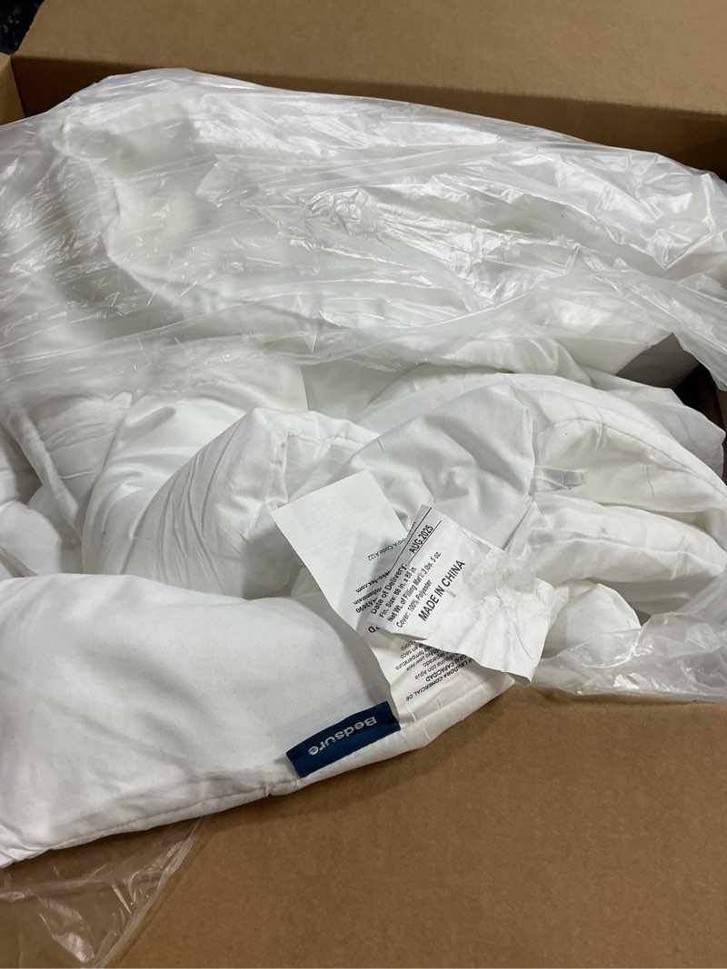 Condition photo showing Good Condition for Bedsure White Duvet Cover
