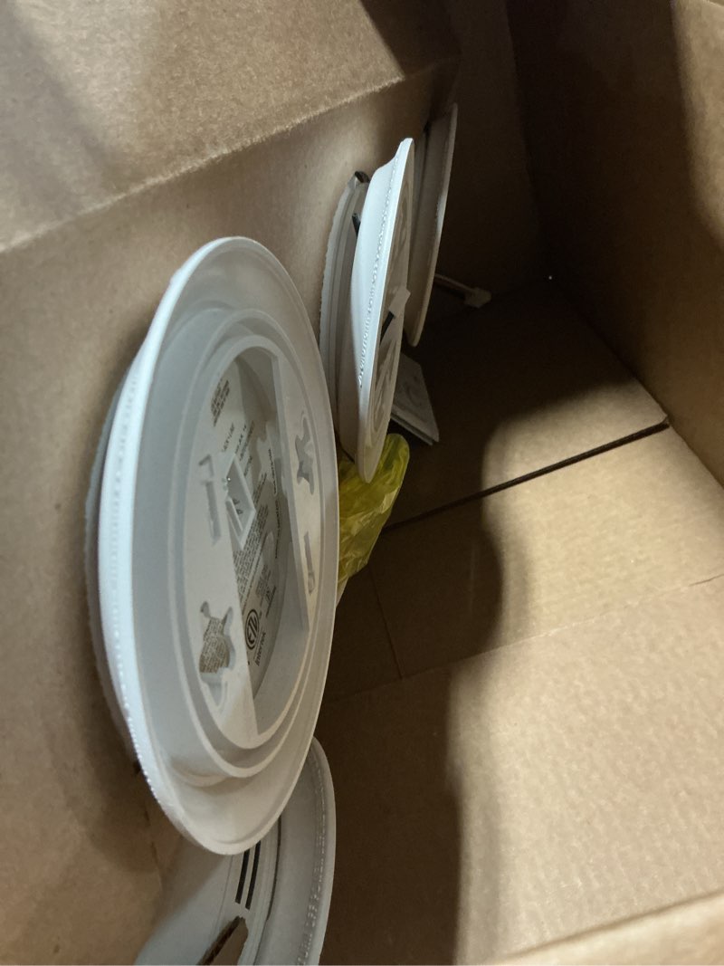 Condition photo showing Good Condition for First Alert SMCO100V-AC, Interconnect Hardwire Combination Smoke & Carbon Monoxide Alarm with Battery Backup and Voice & Location Alerts, 6-Pack 6-Pack Precision Detection