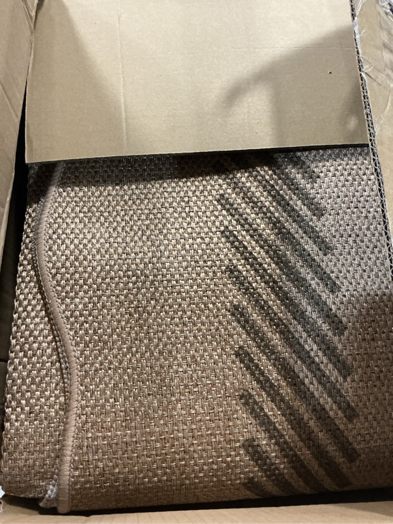 Condition photo showing Good Condition for livebox scalloped washable 8x10 rug, easy jute tan rug for living room, indoor outdoor patio non slip rugs for bedroom, geometric farmhouse dining room mat modern carpet area rug for home office decor 8‘ x 10’ tan/border 2