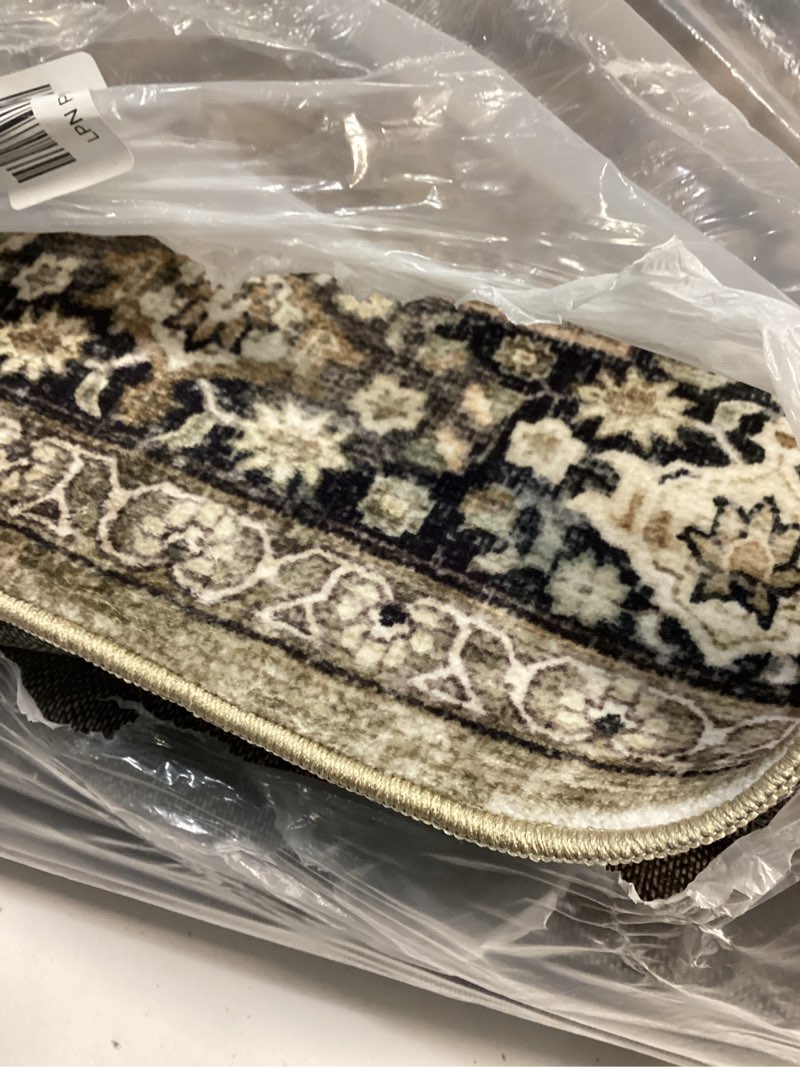 Condition photo showing Good Condition for boho area rug