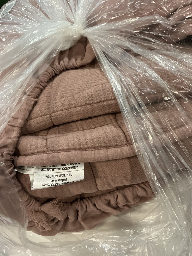 Condition photo showing Good Condition for organic airy gauze box quilt, king/cal king, fig