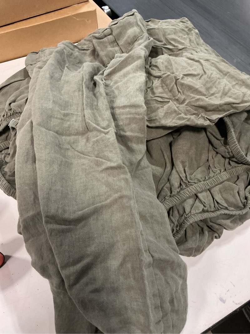 Condition photo showing Good Condition for european linen fitted sheet set (queen size )