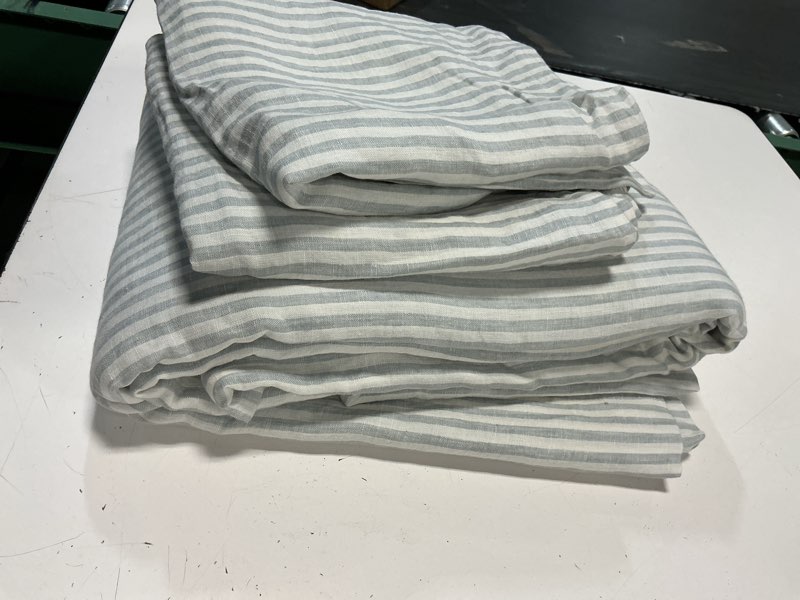 Condition photo showing Good Condition for quince european linen duvet cover set 3 pieces size king 