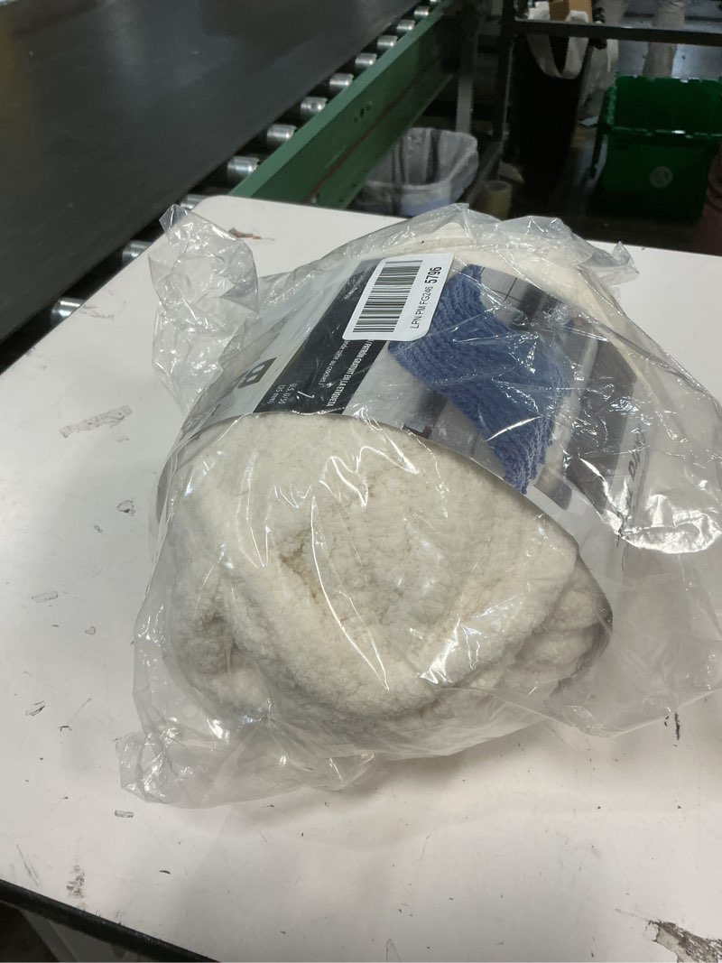 Condition photo showing Good Condition for Bernat Blanket Extra Thick Vintage White Yarn - 1 Pack of 21.12oz/598.74g - 100% Polyester - #7 Jumbo - 72 Yards - Chunky Yarn for Hand Knitting, Crocheting, Crafts & Amigurumi