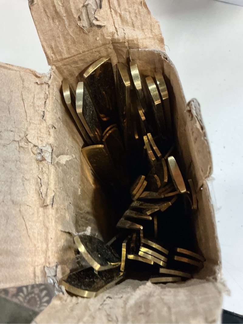 Condition photo showing New/Like New for 40 pcs gold silverware set, stainless steel flatware set for 8, food-grade cutlery set, mirror polished tableware eating utensils set for home kitchen, include knife fork spoon set, dishwasher safe gold square handle 40 pieces