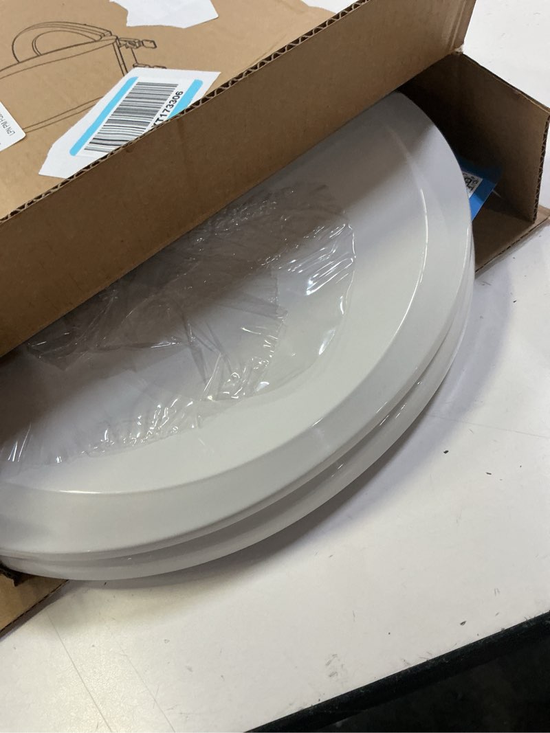 Condition photo showing Good Condition for durable round toilet seat with slow soft close - easy to install and clean, never loosens - white, fits most round toilets white round without toddler seat