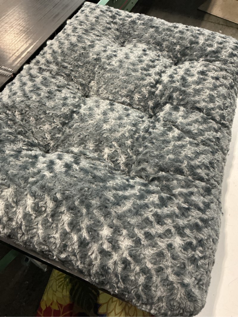 Condition photo showing Good Condition for Amazon Basics Cat and Dog Bed and Crate Pad, Machine Washable, Indoor, 35 x 23 x 3 inches, Gray 35 in