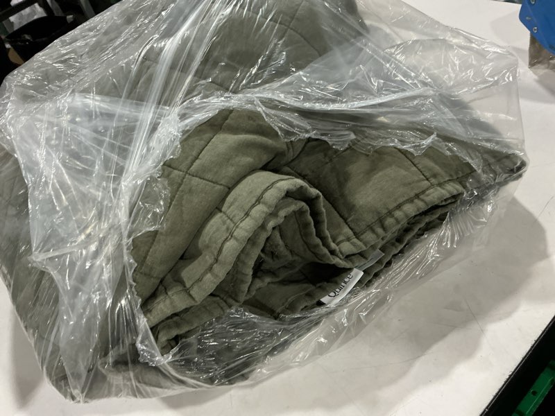 Condition photo showing As Is for organic cotton gauze box quilt queen