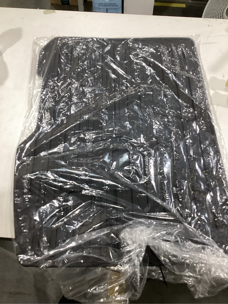 Condition photo showing Good Condition for floor mat set for 2024 2025 2026 hyundai santa fe 6-seats (fuel) includ floor mats & trunk liner & backrest mat—all-weather, stain-resistant car floor liners, accessory custom fit for hyundai santa fe for 2024-2026 hyundai santa fe 6-seats