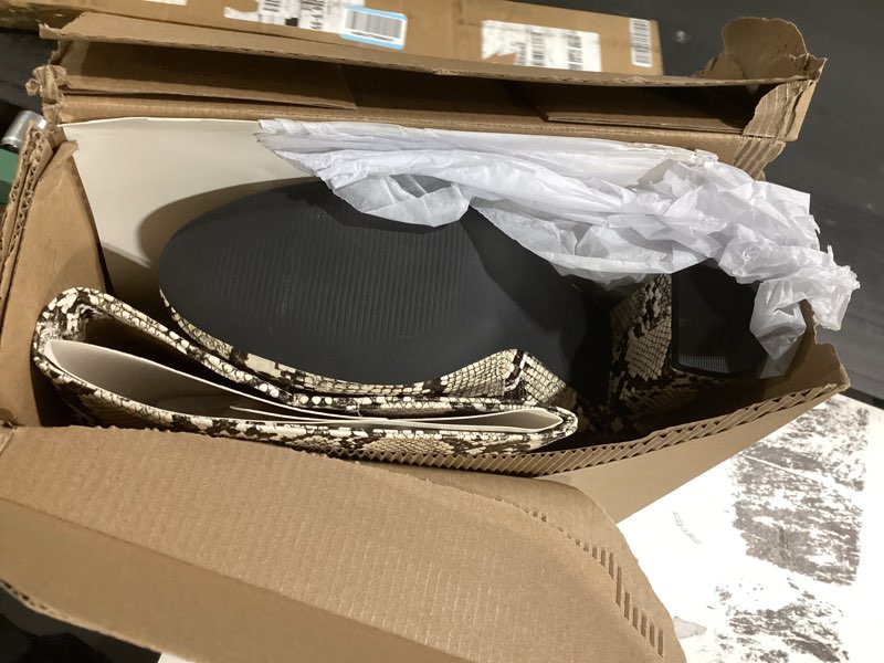 Condition photo showing As Is for Amazon Essentials 8.5 Snake Faux Leather