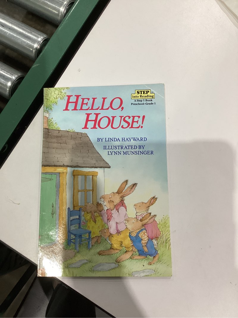 Condition photo showing Good Condition for Hello, House! (Step into Reading)