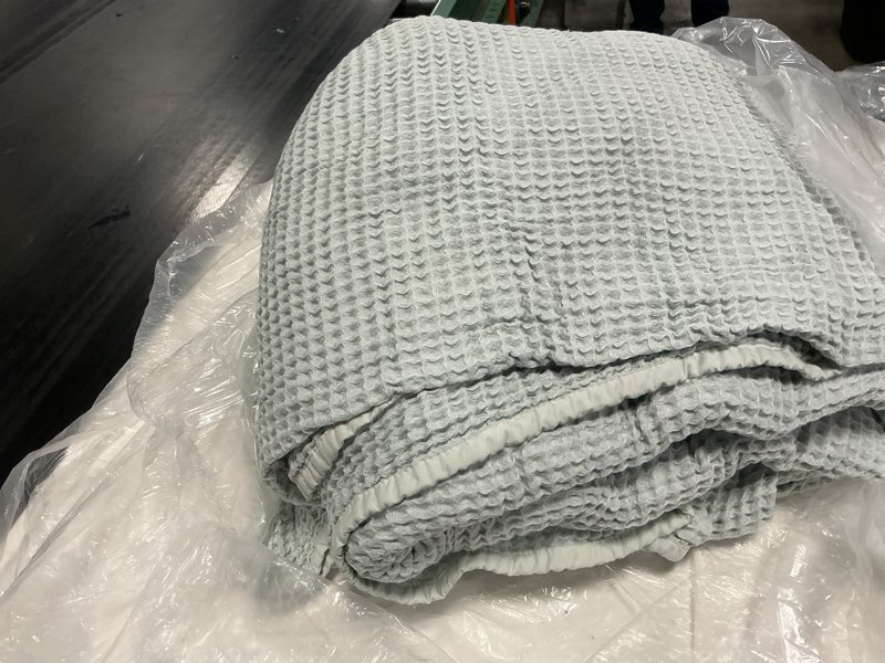 Condition photo showing As Is for organic waffle bed blanket, king/cal king, mist