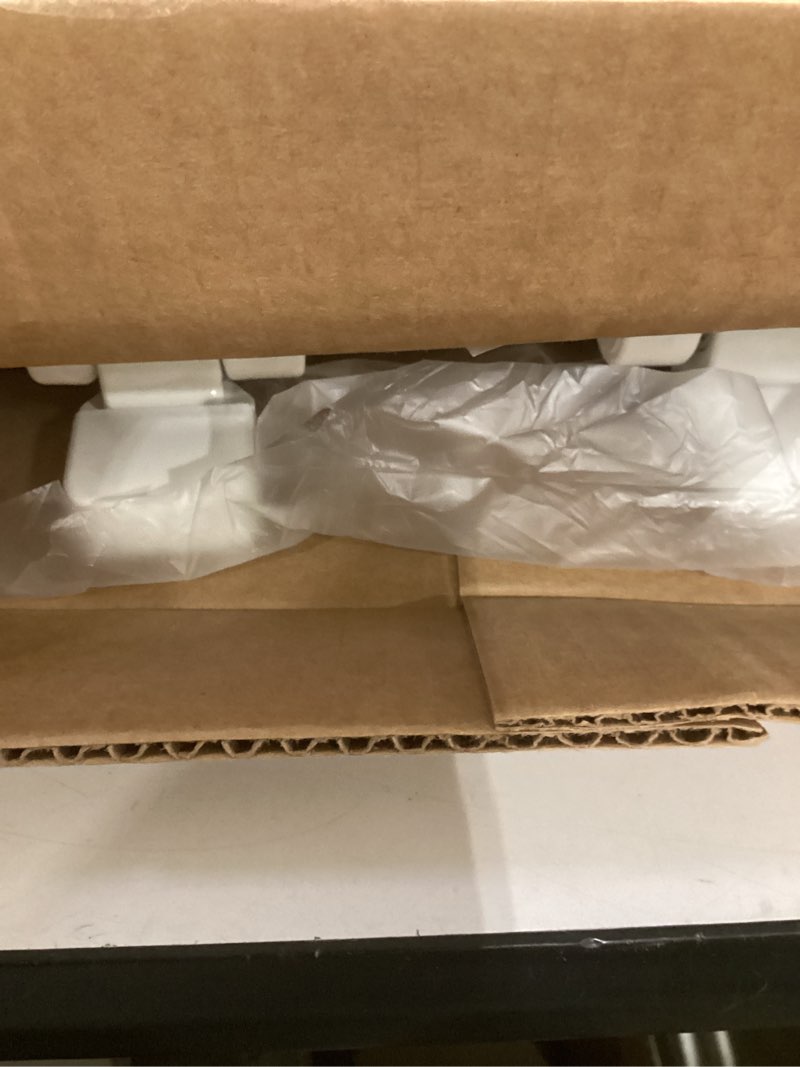 Condition photo showing Good Condition for mayfair caswell modern slow close toilet seat, easy clean hinges and durable plastic seat, made in usa, round, white round 1 seat