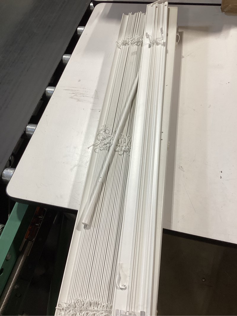 Condition photo showing As Is for levolor  trim+go 2-in slat incomplete