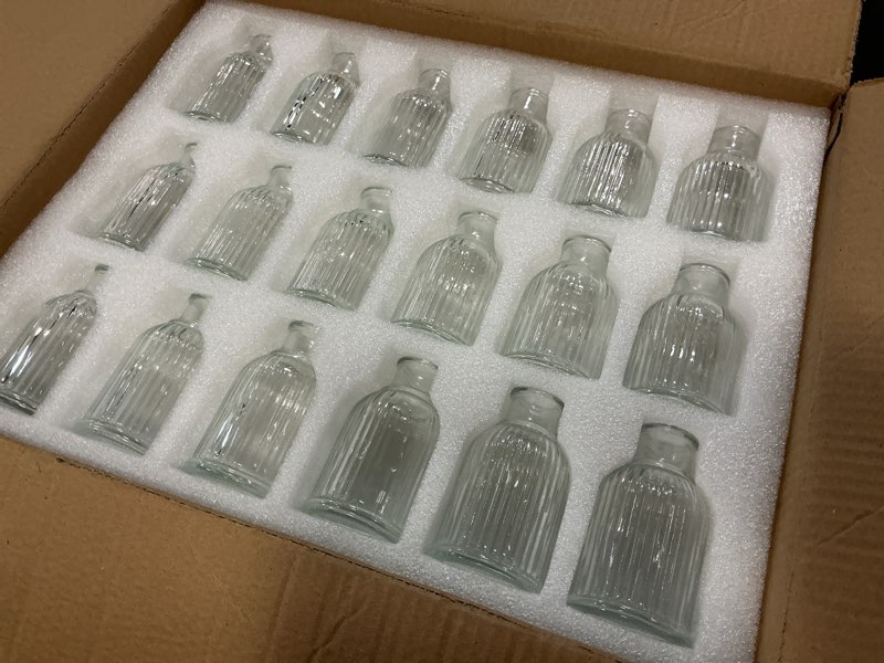 Condition photo showing Good Condition for Glass Bud Vases Set of 24, Small Flower Vase in Bulk, Clear Mini Ribbed VaseS for Centerpieces, Modern Wedding Reception Table Decorations