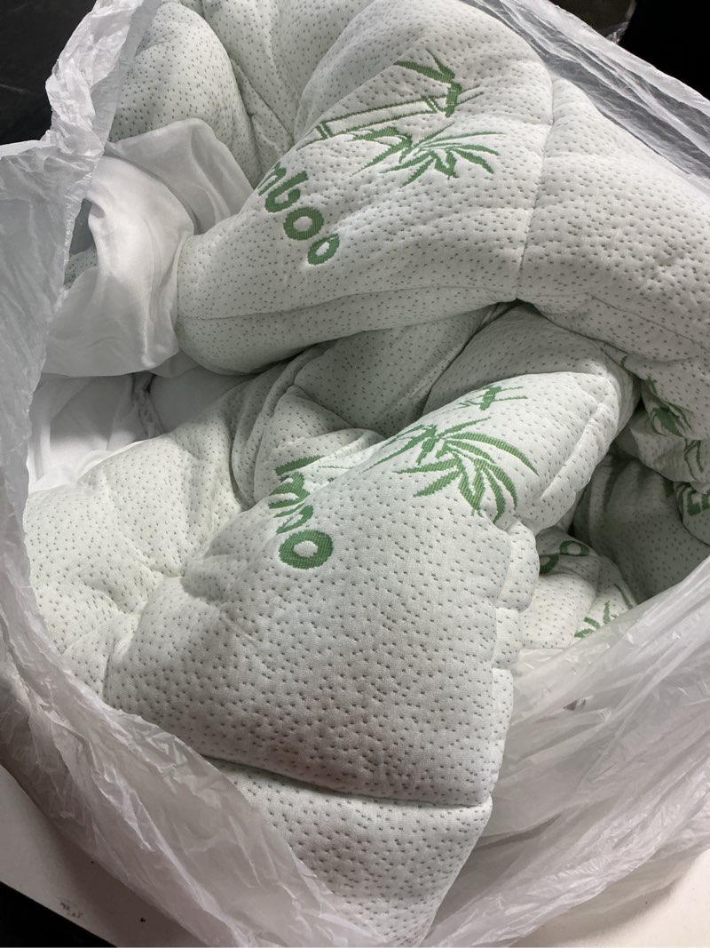 Condition photo showing Good Condition for niagara sleep solution ultra soft full size mattress topper - viscose made from bamboo pillow top mattress pad for back pain relief - naturally cooling for hot sleepers, green full 1 green