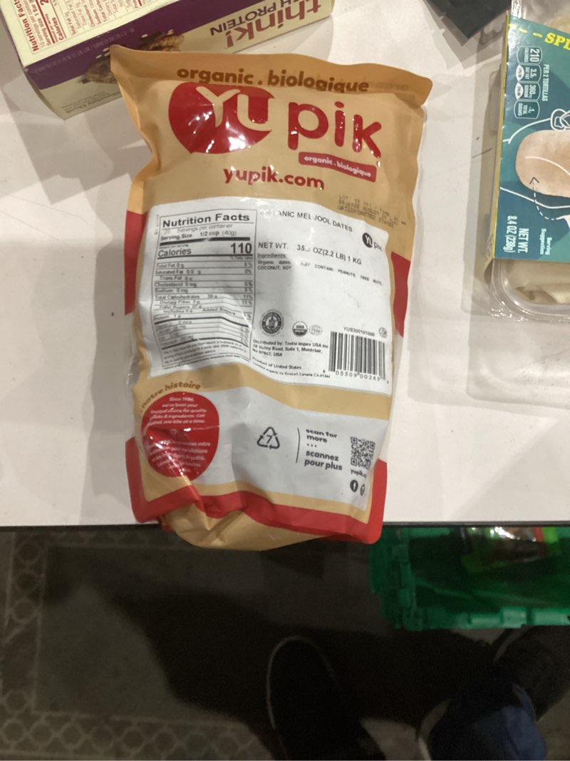 Condition photo showing New/Like New for Yupik Organic Medjool Dates with Pits, 2.2 lb (35.2 oz), Non-GMO, Gluten-Free, Vegan, Kosher, Dried Fruits, Naturally Sweet, Sulphite-Free, Source of Fiber, Healthy Snacks, Ideal for Baking & Topping Medjool Dates with Pits 2.2 Pound (Pack of 1)