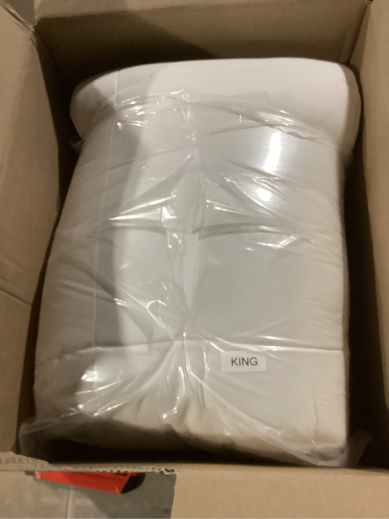 Condition photo showing Good Condition for Bedsure Comforter Duvet Insert - Quilted Comforters King Size, All Season Duvet, GentleSoft Down Alternative Bedding Blanket, with 8 Tabs, Gifts for Women/Men, White, King 90 x 102 Inches White King