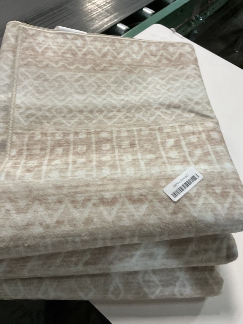 Condition photo showing Good Condition for Large Living Room Area Rug 8x10, Machine Washable Vintage Boho Moroccan Rugs Geometric Neutral Rug Non-Shedding Low Pile Distressed Farmhouse Carpet for Bedroom Dining Table Office(8'x10',Ivory Beige) Ivory Beige 8' x 10' (Rectangular)