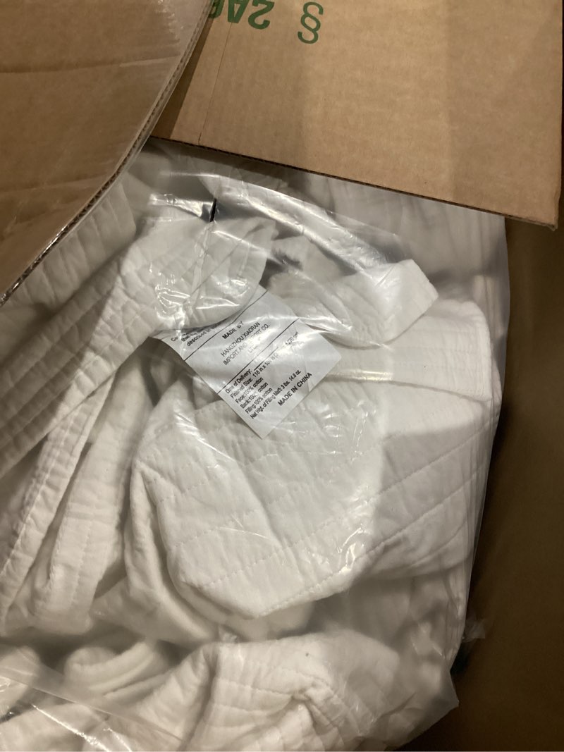 Condition photo showing As Is for palassio Striped White 100% Cotton Quilt California Cal King Size Bedding Sets, Oversized Lightweight Channel Pick Stitch Textured Bedspread Soft Farmhouse Country Coverlet for All Season, 2 Shams Striped-white California King