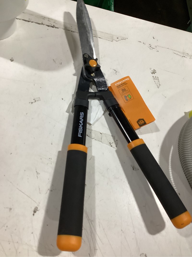 Condition photo showing Good Condition for fiskars 8-in steel standard hedge shears