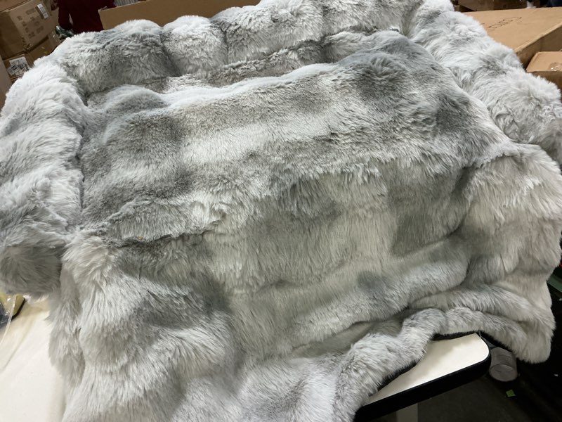 Condition photo showing Good Condition for LiveGo Fuzzy Calming Dog Sofa Bed Mat, Washable Plush Couch Cover for Pets, Furniture Protector with Anti-Slip Bottom (Light Gray, 29.5"*29.5") 29.5"*29.5" Light gray