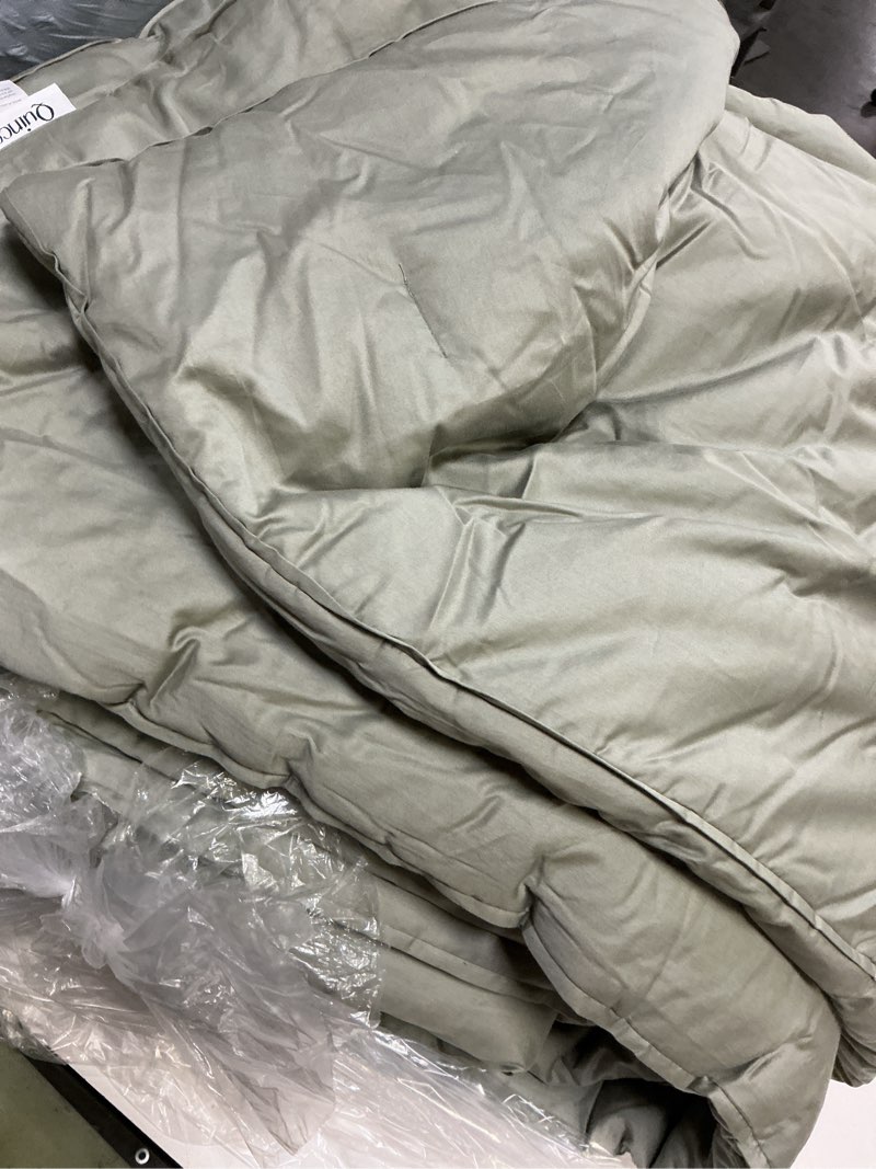 Condition photo showing Good Condition for quince , king comforter , green