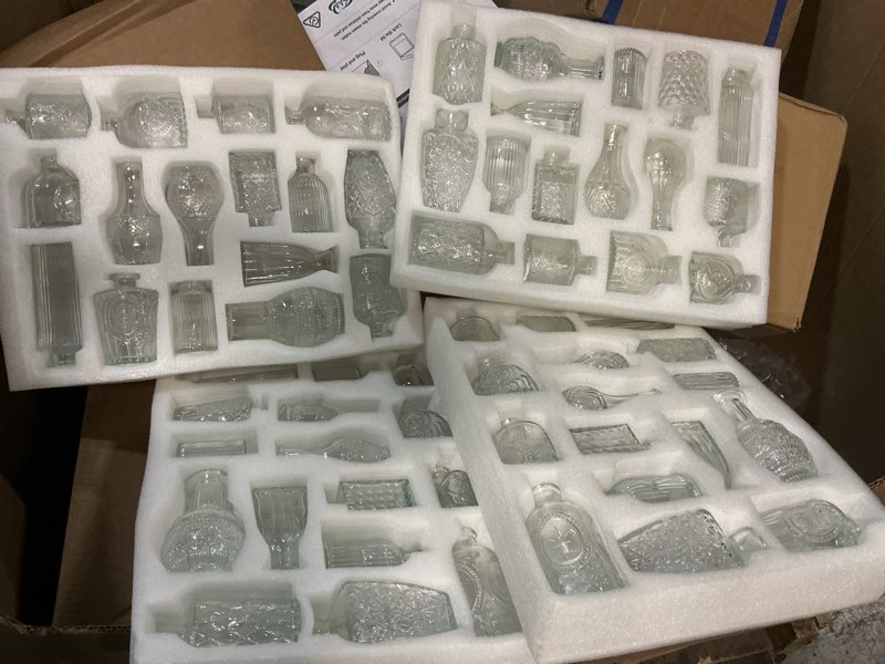 Condition photo showing New/Like New for Bud Vases Set of 64 Small Glass Vases for Centerpieces, Small Flower Vases for Centerpieces, Vintage Mini Vase, Clear Bud Vase for Wedding Table Decor Clear 