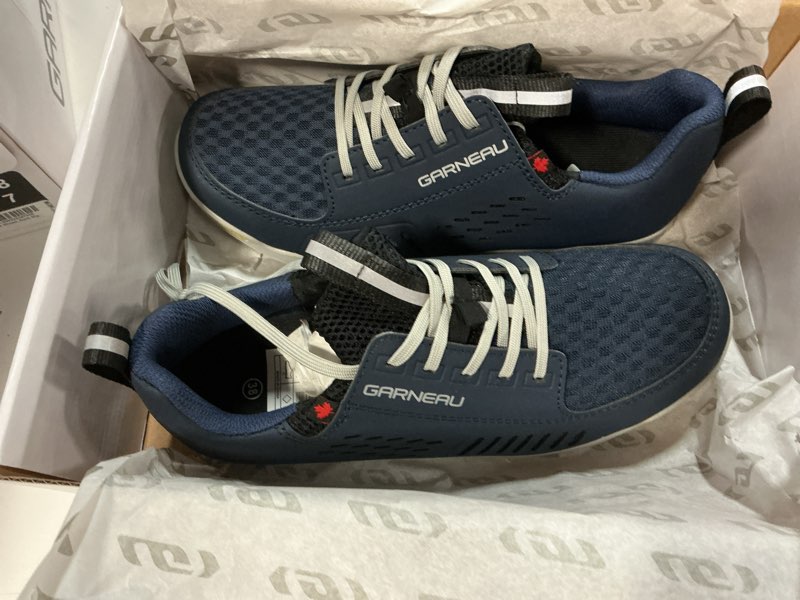 Condition photo showing New/Like New for garneau women's deville shoes size eu 38