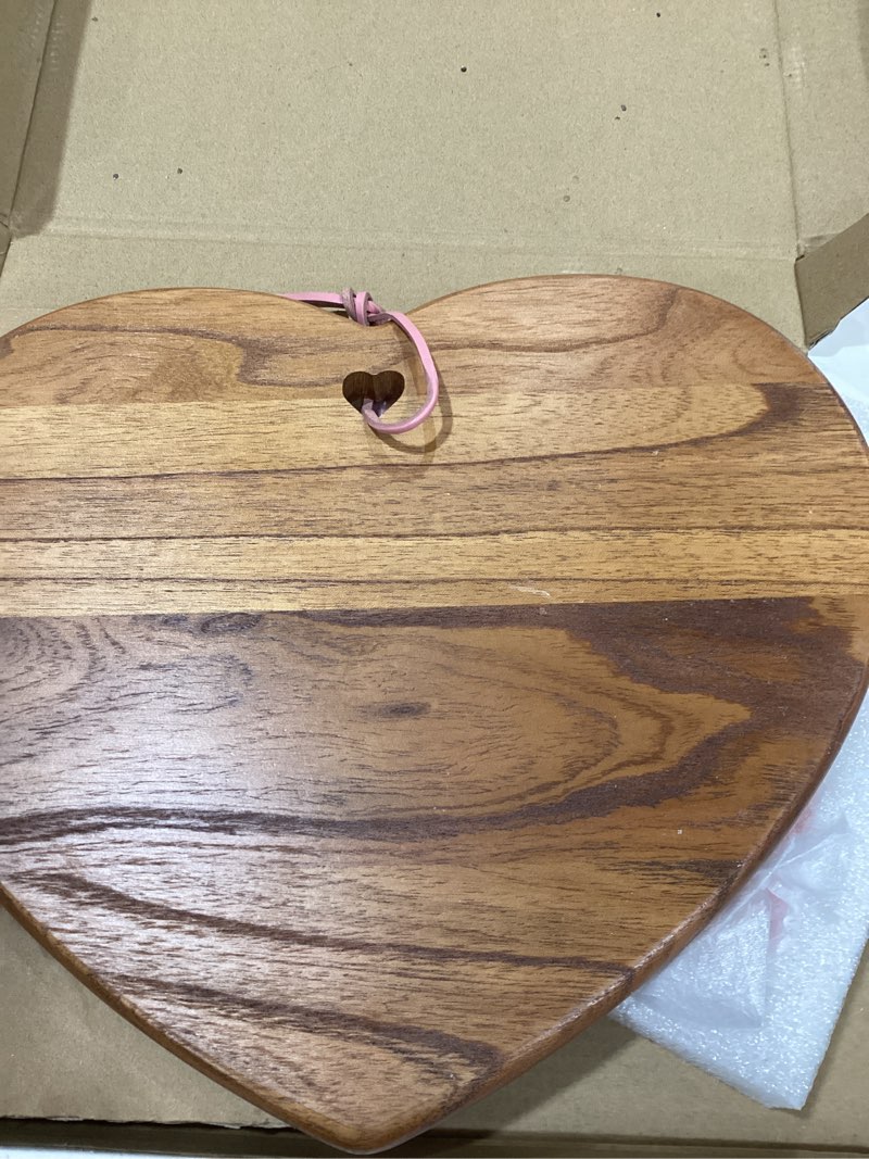 Condition photo showing New/Like New for hecef 7pcs Cheese Board Set, Charcuterie Boards Set with Knives & Ceramic Bowls, Heart-shape Serving Board Set for Birthdays, Weddings, Feast, Housewarming(Pink)