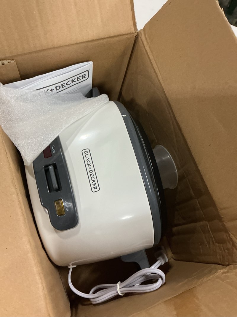 Condition photo showing Good Condition for black+decker 16-cup rice cooker, rc516, 8-cup uncooked rice, steaming basket, removable non-stick bowl, one touch