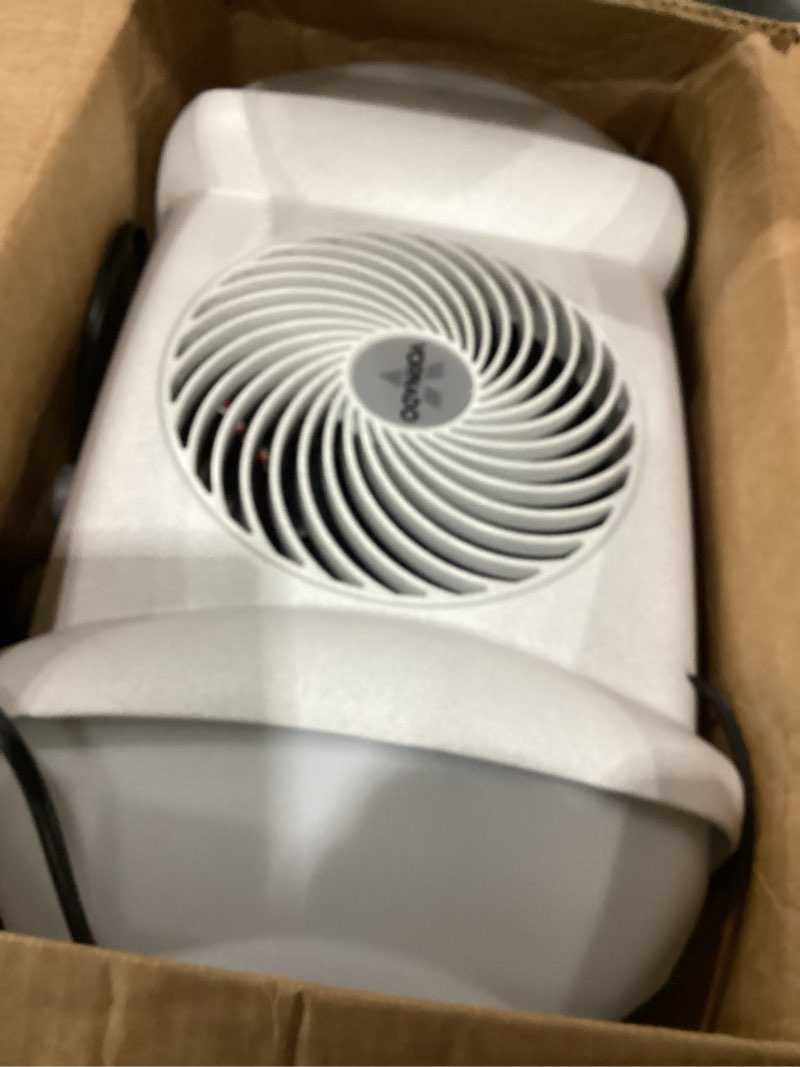 Condition photo showing Good Condition for vornado evap40 4-gallon evaporative humidifier, adjustable humidistat, 3 speed settings, coverage up to 1,000 sqft, 4-gallon output (24 hrs), dual tank, perfect for home, bedroom, and large spaces