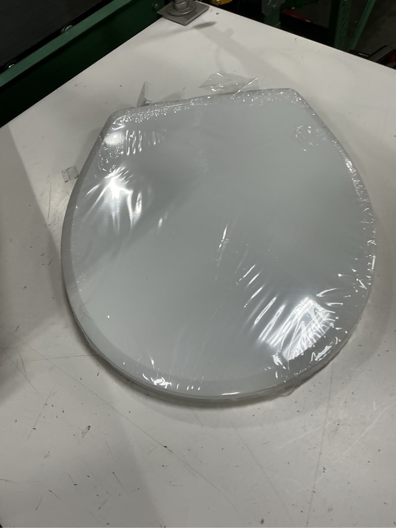 Condition photo showing New/Like New for r&t round toilet seat for standard toilet bowl (16.5'') no-slam soft-closing quick-release hinge & quick-attach hardware never loosen plastic white