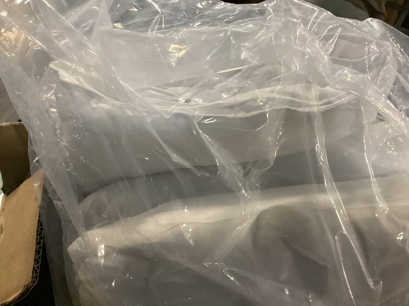 Condition photo showing Good Condition for EASELAND Full Size Down Alternative Comforter - Quilted Duvet Insert for All Seasons, Soft Lightweight with Corner Tabs, Summer Winter Warm Bedding, White 82×86 Inches Full White