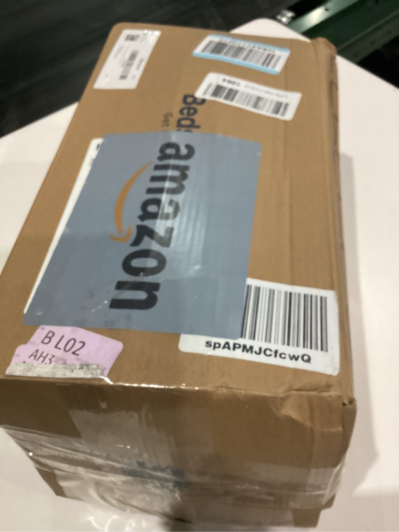 Condition photo showing As Is for Bedsure King Quilt - Ultra Soft Quilt Bedding, Lightweight King Size Comforter, White Bedspread Coverlet for Modern Bedroom Decor, 106x96 Inch 01 - White - Clover King