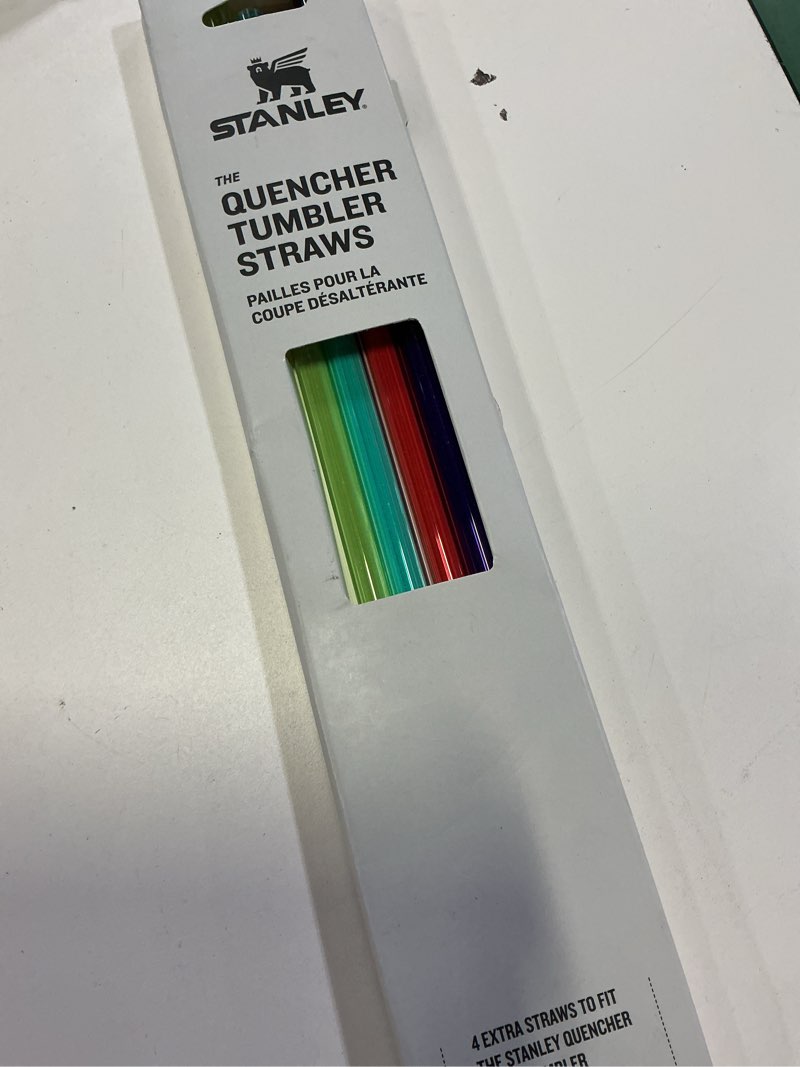 Condition photo showing New/Like New for stanley adventure quencher 40oz travel tumbler straws 4-pack