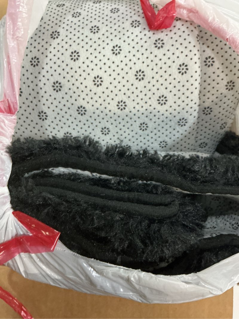 Condition photo showing Good Condition for junovo ultra soft area rugs 6x9 feet fluffy carpets for bedroom kids girls boys baby living room shaggy floor nursery rug home decor mats, black 6ft x 9ft black