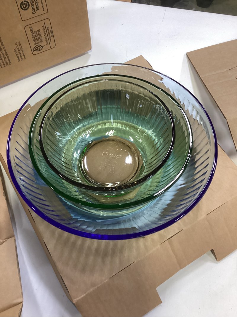Condition photo showing Good Condition for Pyrex Colors Tinted (3-Pack, Full Set) Sculpted Tinted Glass Mixing Bowls With Lids, Nesting Space Saving Set of Bowls For Prepping and Baking, 1.3QT, 2.3QT & 4.5Q 3 Pack, With Lids Yellow, Green, Blue