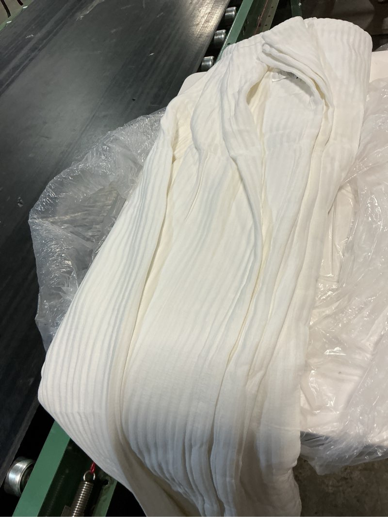 Condition photo showing Good Condition for ( only quilt )organic cotton matelasse coverlet set, king/cal king, white