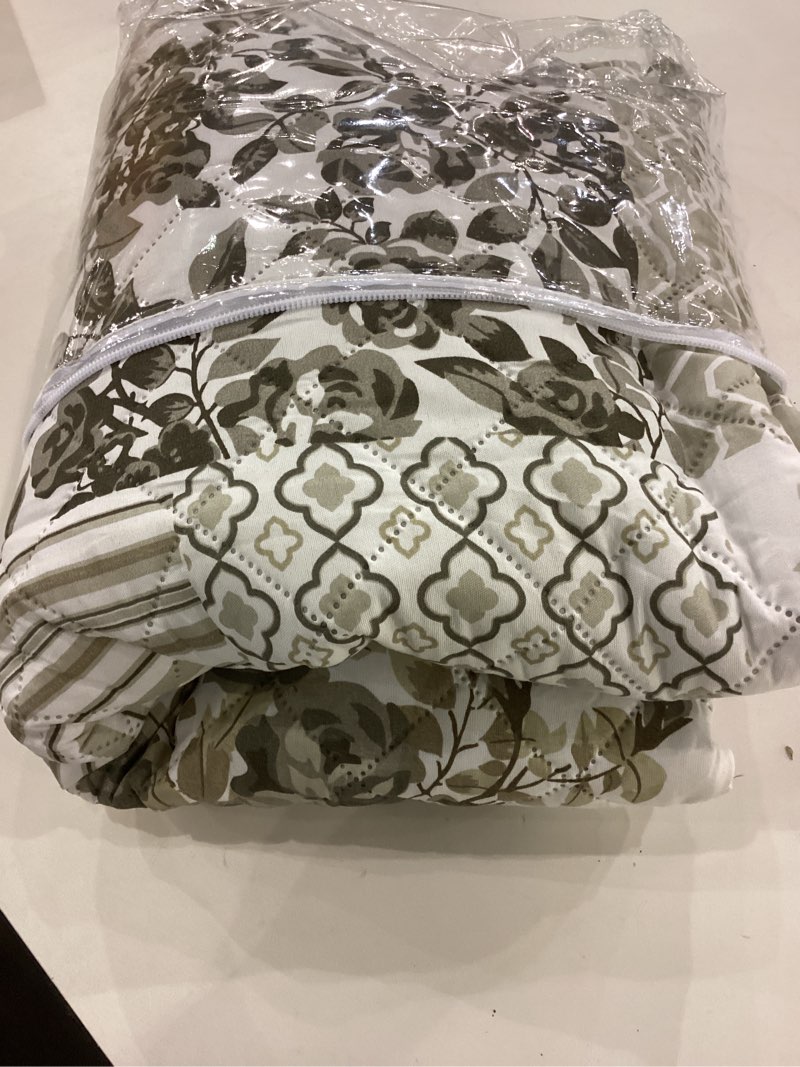 Condition photo showing Good Condition for Great Bay Home Reversible Patchwork Recliner Chair Cover - Washable Slipcover Furniture Protector with Elastic Straps - Couch Cover for Dogs, Kids, and Pets - Box-Stitched Detail (Recliner, Taupe) Recliner 01- Patchwork - Taupe