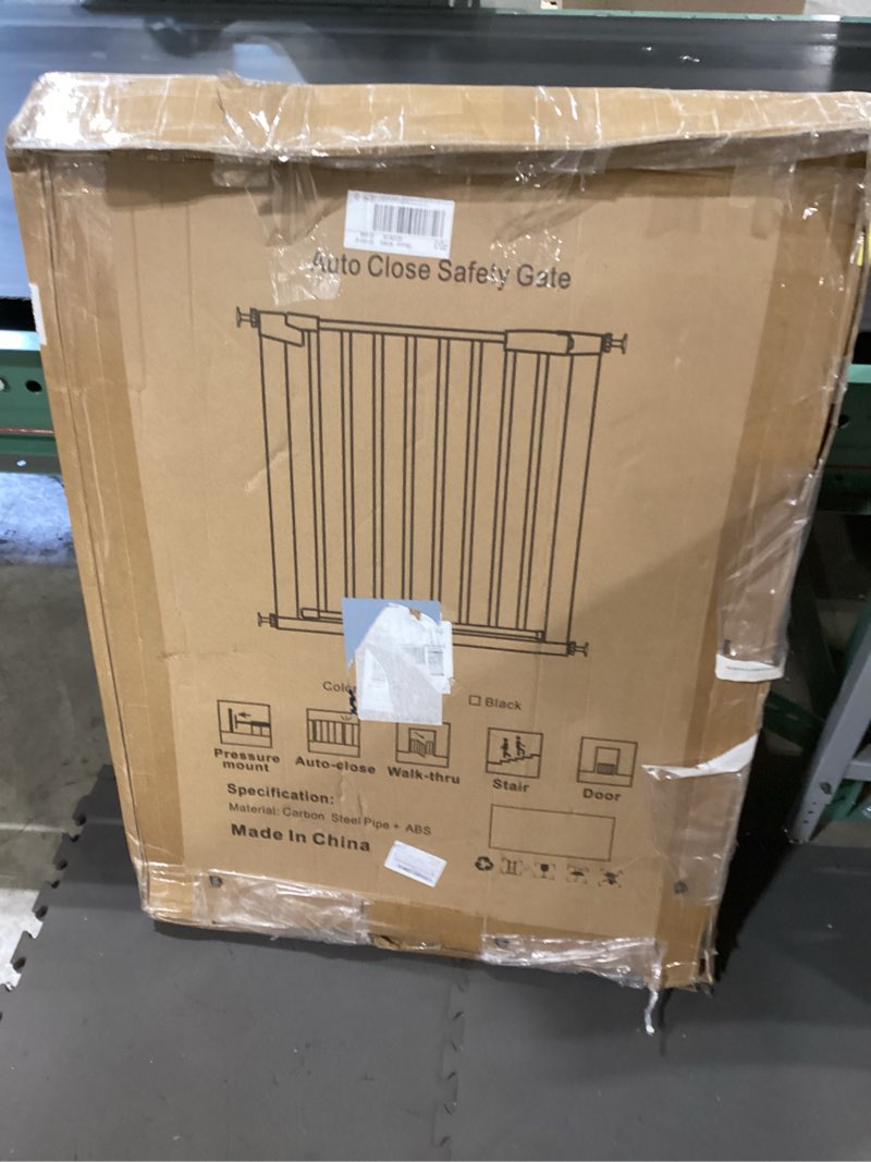 Condition photo showing Good Condition for auto close saftey gate white