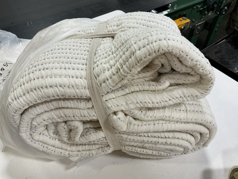 Condition photo showing Good Condition for organic cotton channel stitch coverlet, full/queen, undyed