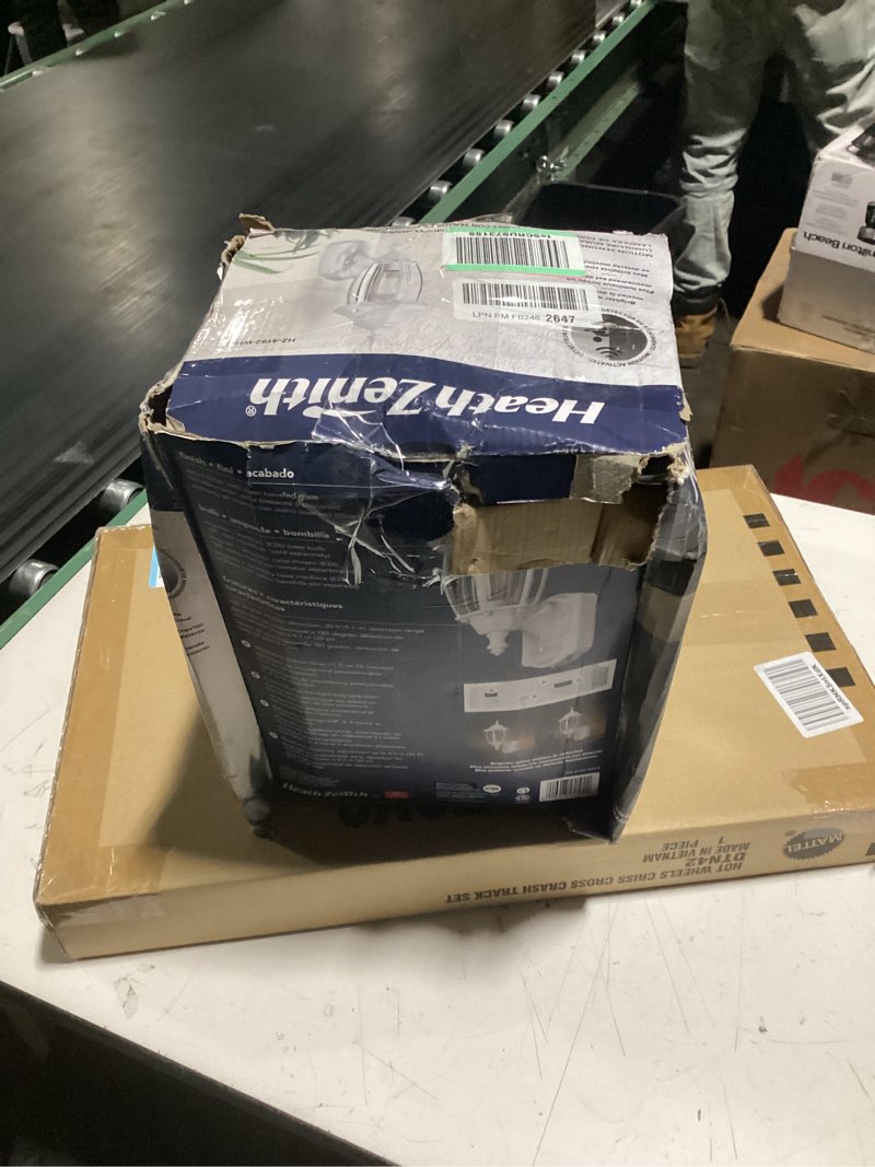 Condition photo showing Good Condition for As is Globe Electric Heath Zenith HZ-4192-WH Six-Sided Die-Cast Aluminum Lantern, White with Beveled Glass, Bulb Not Included