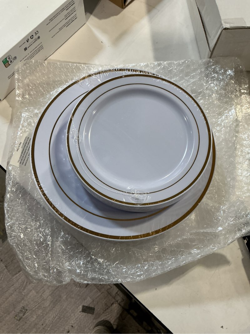 Condition photo showing New/Like New for flowercat 60pcs gold plastic plates - heavy duty white and gold plastic plates disposable for new year party/wedding - include 30pcs 10.25" dinner plates and 30pcs 7.5" dessert plates 60 gold