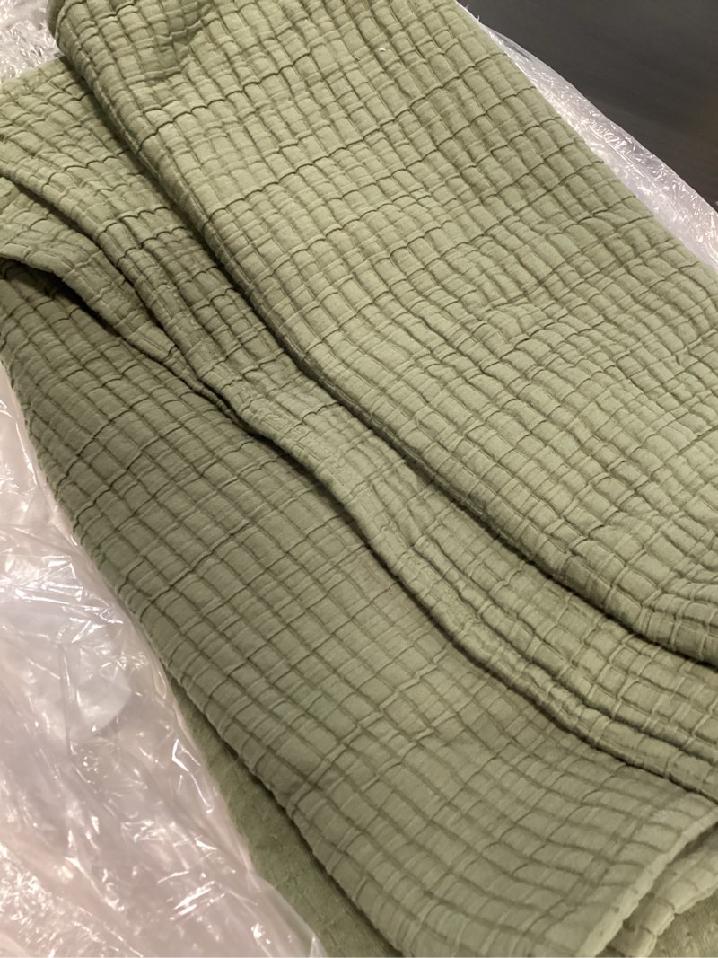 Condition photo showing Good Condition for quince organic ribbed cotton coverlet set king color olive 